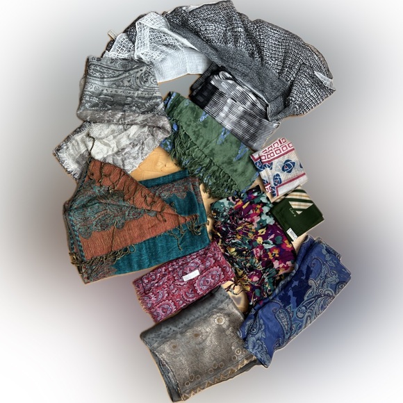 1️⃣1️⃣Lot of 11 Random Scarves/Wraps/Shawls Varying Materials/Brands/Colors/Size - Picture 15 of 17